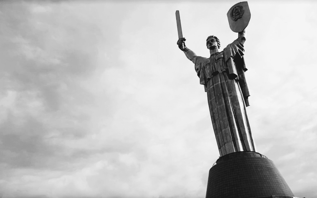 La statue de la Mère-Patrie : un monument spectaculaire à Kiev